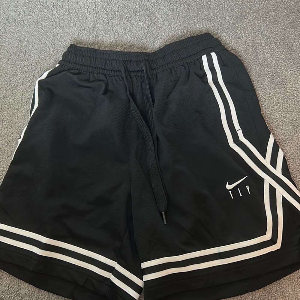 Nike Women’s Basketball shorts never worn XS